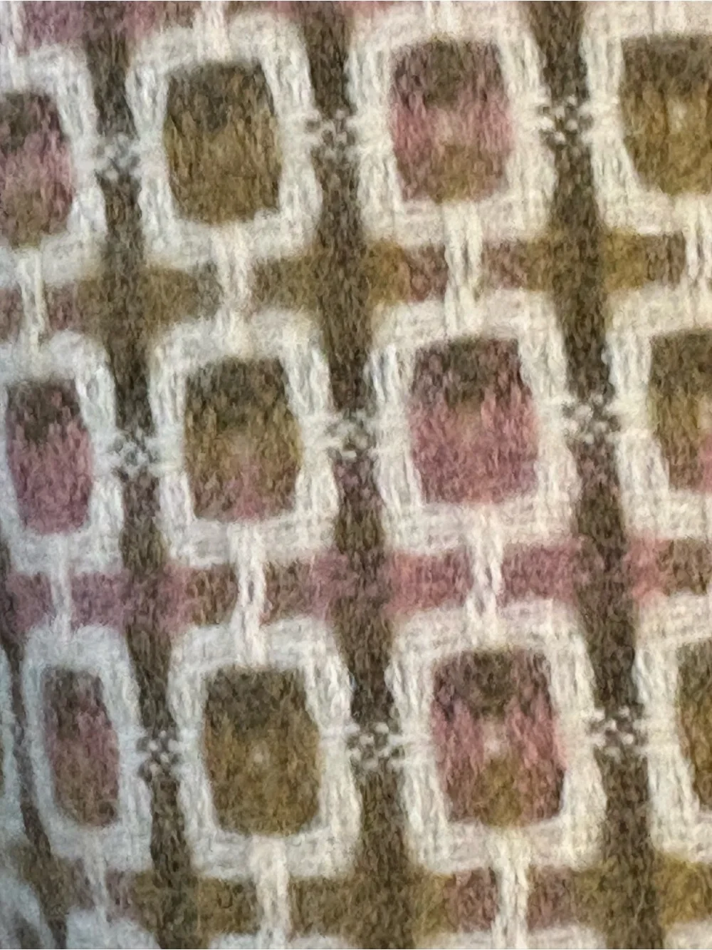 100% cashmere scarf Scotland luxury accessory women’s pink crème‎ green fringe